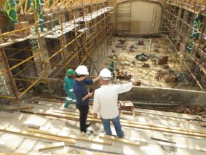 project manager directing Houston general construction site